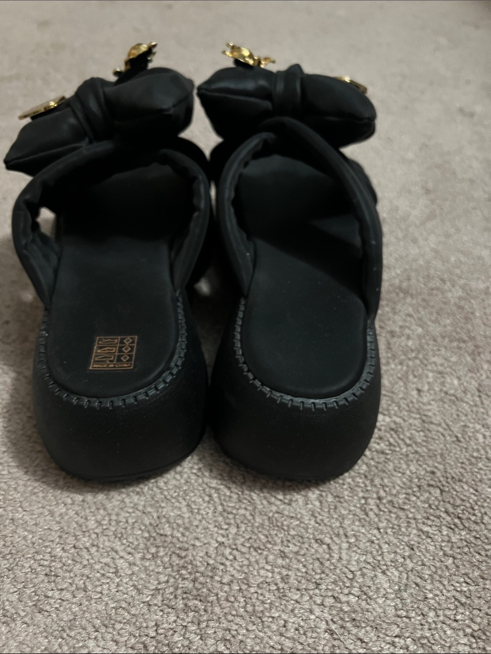 Slip on chunky squishy cloud foam Bear fashion sandals gold/black 6.5 women’s - Picture 4 of 8
